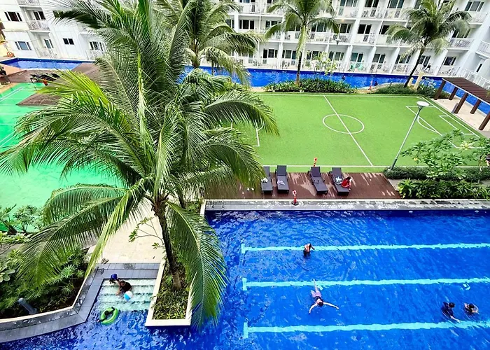 Modern Double-sized Bed With Netflix & Pool View * Manila